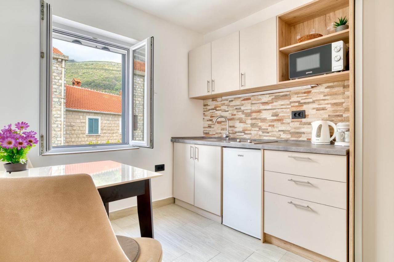 Symphony Apartments Street View Petrovac Exterior foto